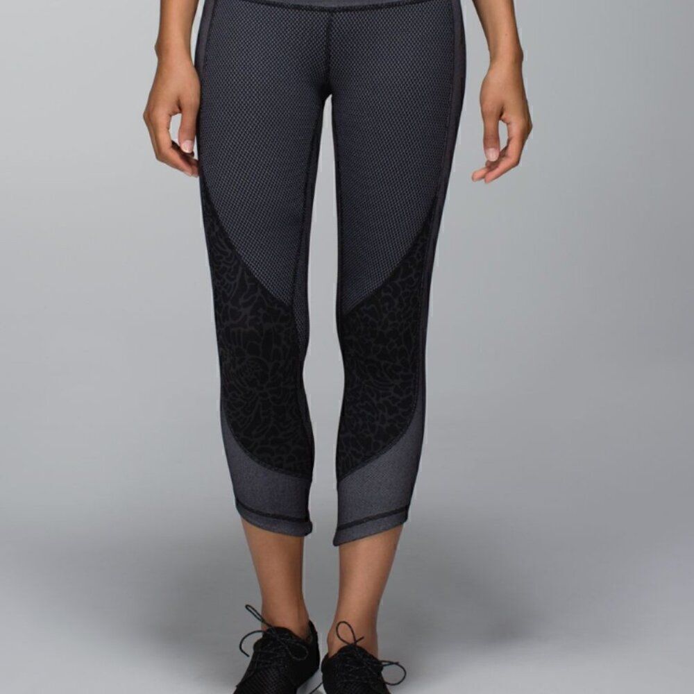Lululemon Wunder Under Crop Align 23” gray and black multi leggings size 6 Flaws